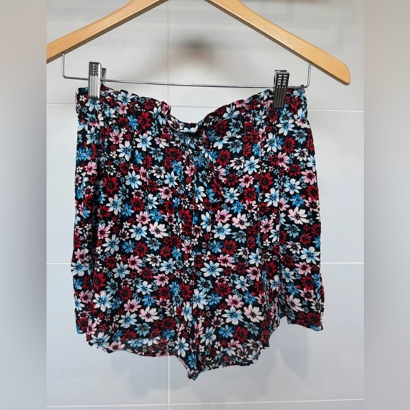 H&M Floral Print Ruffle Hem Shorts Size 6 NWT - Picture 1 of 2